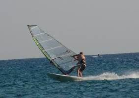 Nigel Fantapants ducks Prasonisi